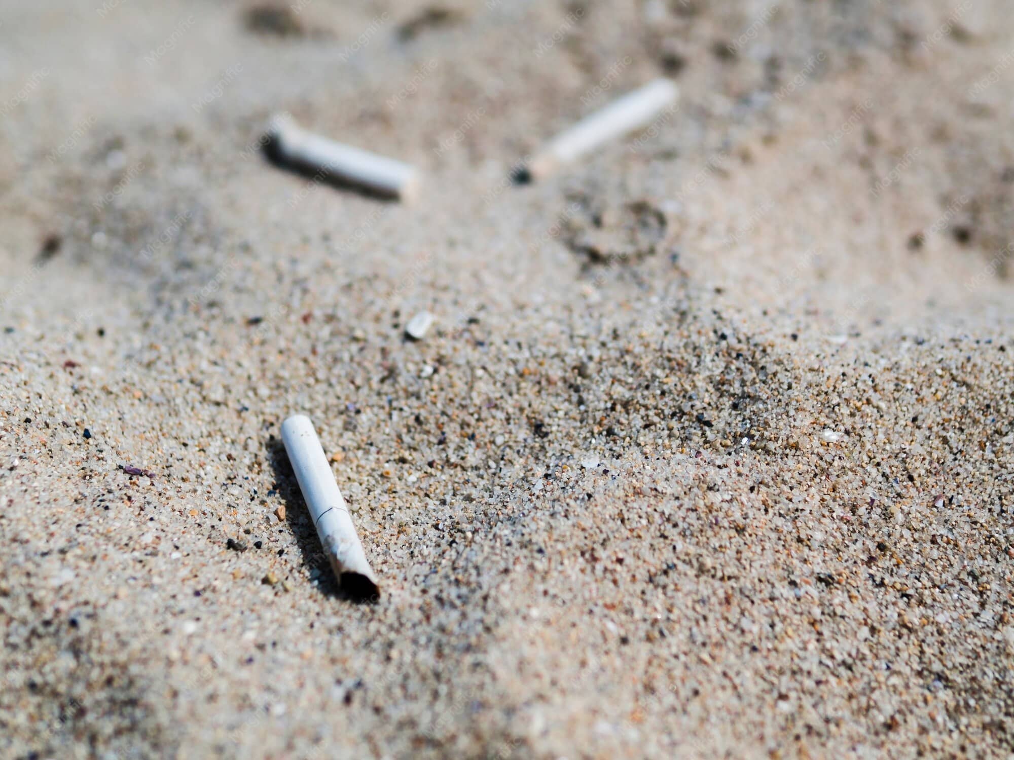 Zéro déchet – mégots dans le sable